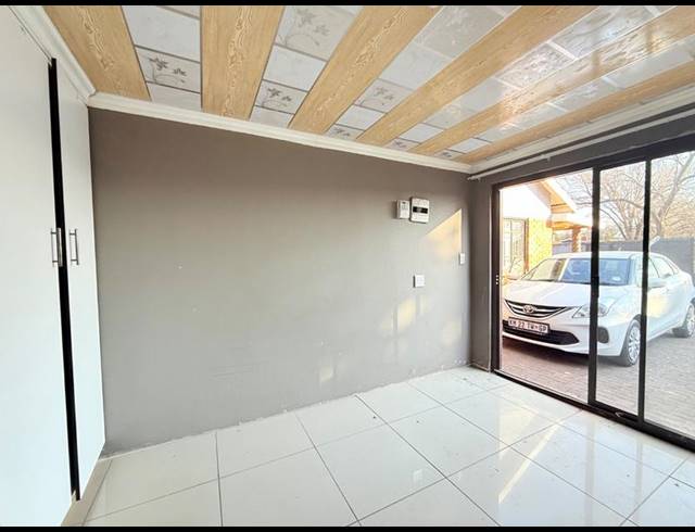 7 BEDROOM HOUSE FOR SALE IN VANDERBIJLPARK CE 2